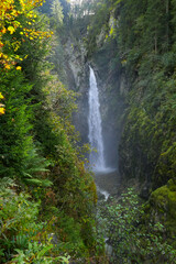 Sch&ouml;ner Wasserfall in den &ouml;sterreichischen Alpen, Salzburger Land, Untersulzbachtal, bei Neukirchen, 