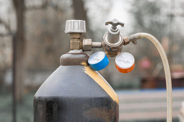 Carbon dioxide cylinder with gearbox industrial gas bottle system