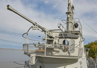 Submarine Memorial (USS Cod) deck gun