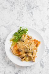 ポークソテーのキノコソース