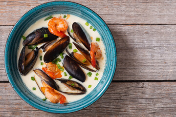 Cream soup with mussels