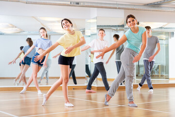 Fototapeta na wymiar Group of teenage boys and girls enjoying dance class together