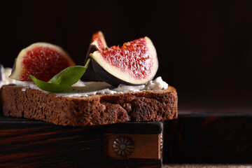 sandwich with soft cheese and figs