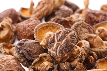 笊に盛ったどんこ椎茸