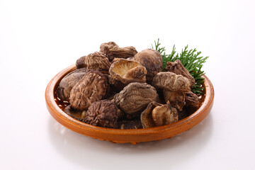 笊に盛ったどんこ椎茸