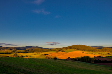 Obraz premium Abends Spaziergang durch das wunderschöne Abendlicht von Schmalkalden - Thüringen - Deutschland