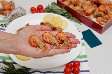 fried shrimp with lemon