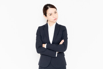 怒っているポーズをするビジネスウーマン