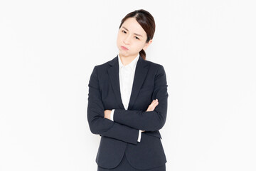 怒っているポーズをするビジネスウーマン