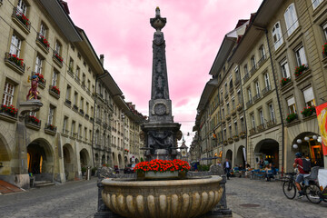 Kreuzgassbrunnen in der Altstadt von Bern
