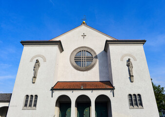 Fototapeta na wymiar Pfarrkirche St. Peter und Paul in Lustenau-Vorarlberg/Österreich 