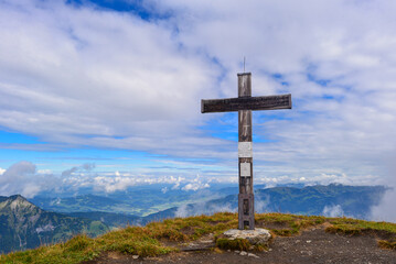 Fototapeta na wymiar Gipfelkreuz Damülser Berge 