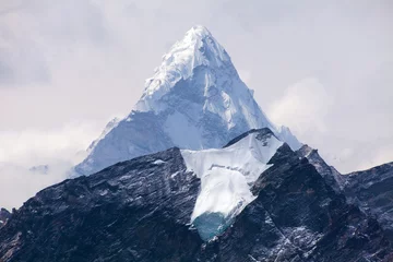 Crédence de cuisine en verre imprimé Ama Dablam Mount Ama Dablam with clouds Nepal mountains