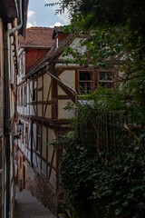 Fototapeta na wymiar Fachwerkhaus in der Altstadt von Marburg in Hessen, Deutschland 