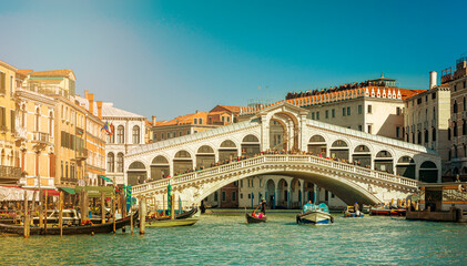 Fototapeta na wymiar die Rialtobrücke in Venedig