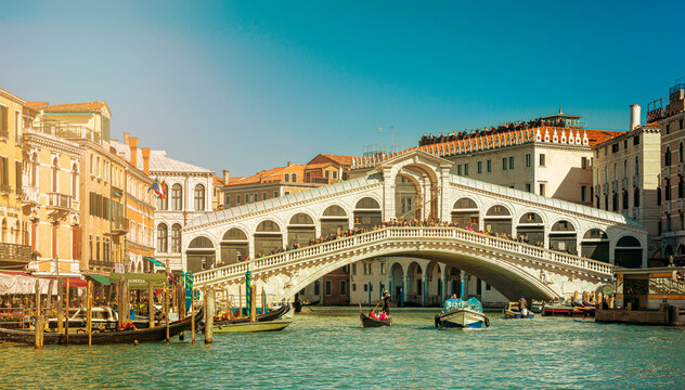 die Rialtobrücke in Venedig © spuno