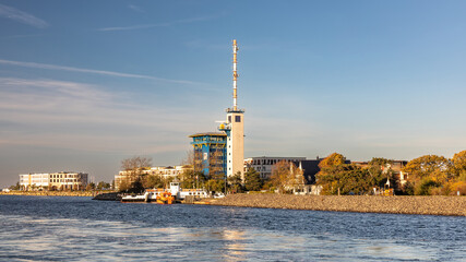 Obraz premium Hafenrundfahrt von Rostock Warnemünde