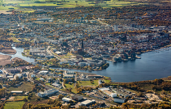 Luftbild vom Hafenviertel der Altstadt von Rostock Warnemünde