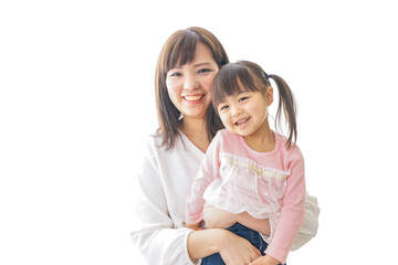 子どもを抱っこするお母さん