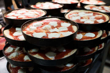 Teglie di pizza da mettere in forno