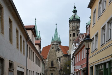 Fototapeta na wymiar Historischer Dom in der Altstadt von Naumburg