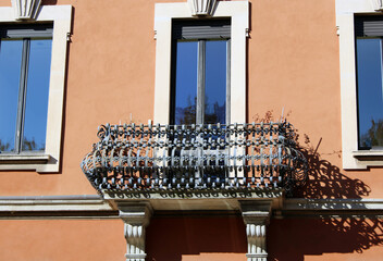Balcone con balaustra stile barocco