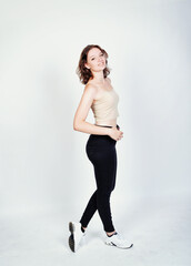 junges teen frau foitness psortlich schlan diät taille eng dünn mager sportlich fitness cool...