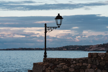 Lampadaire au crépuscule