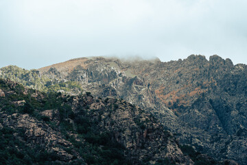 Fototapeta na wymiar Montagne au dessus de Bonifatu