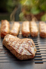 Grill mit Steak und Chevapchichi 