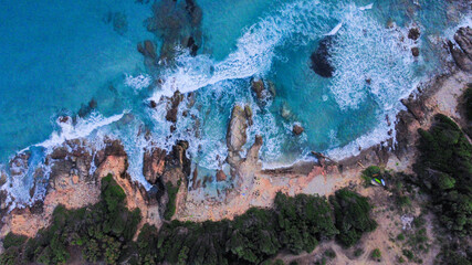 Vagues sur rochers bord de mer Corse Cargèse