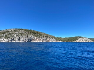 Schiffsreise von Brac Bol nach Hvar und Pakleni Inseln im Sommer