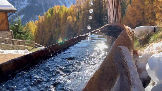 fontana paesaggio autunnale montagna 