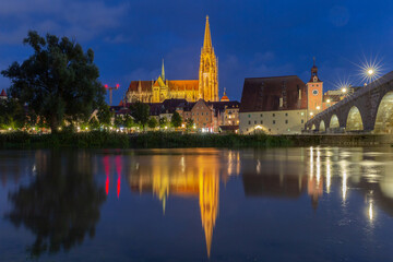 Fototapeta na wymiar Regensburg. The old cathedral on the city embankment near the Danube river at night.