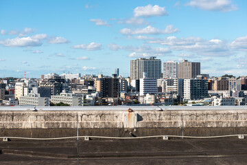 Naklejka premium ビルの屋上から見た都市風景の街並み