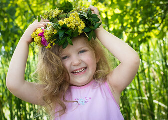 little child with flowers