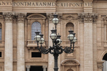 Obraz premium St. Peter's Square Vintage Lamp Post Detail in Rome, Italy