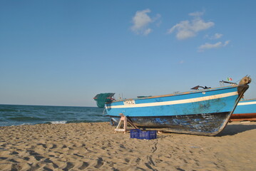 Fototapeta premium barca in riva al mare in puglia