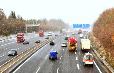 Schneefall A8 bei Stuttgart