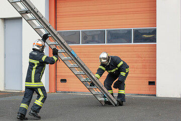Pompier France mise en place échelle 2