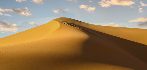Fototapeta na wymiar Sand dunes in the Oman