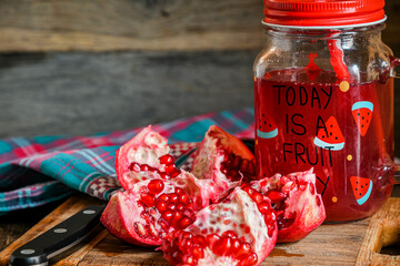 Pomegranate juice, home cooking, folk recipes, traditional medicine, pomegranate cutting....