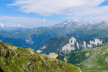 Fototapeta na wymiar la montagne à Courchevel en France, en été.