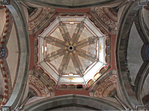 Basilica di Sant'Andrea  a Vercelli; la volta del tiburio