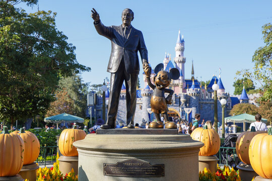 ANAHEIM, UNITED STATES - Oct 20, 2021: Statue of Walt Disney and Mickey Mouse located in Disneyland, California