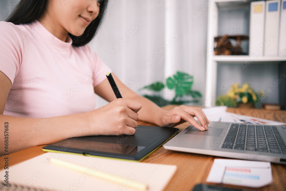 Fototapete young asian woman freelance designer interface ui ux designer web design close up sketching drawing 