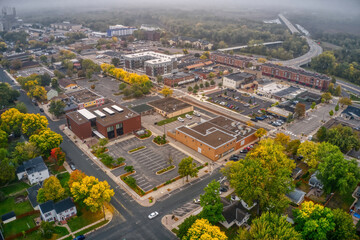 Obraz premium Aerial View of the Twin Cities Suburb of Shakopee, Minnesota during Autumn