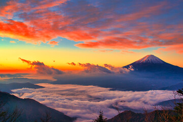 新道峠より雲海の富士山