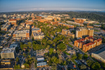 Aerial View of a large Public University in Knoxville, Tennessee - obrazy, fototapety, plakaty