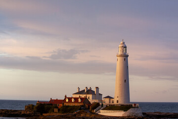 St. Mary’s Island Lighthouse, Whitley Bay United Kingdom - obrazy, fototapety, plakaty